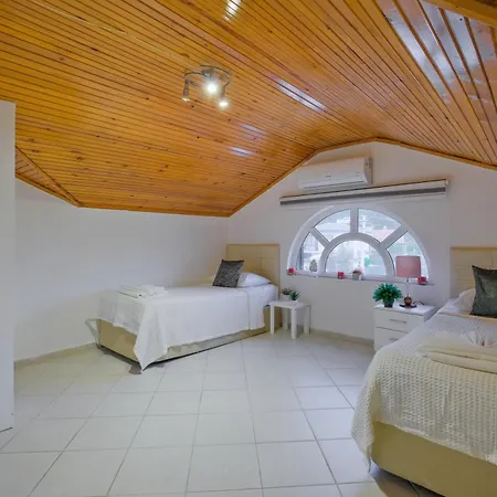 Xclusive Vila
